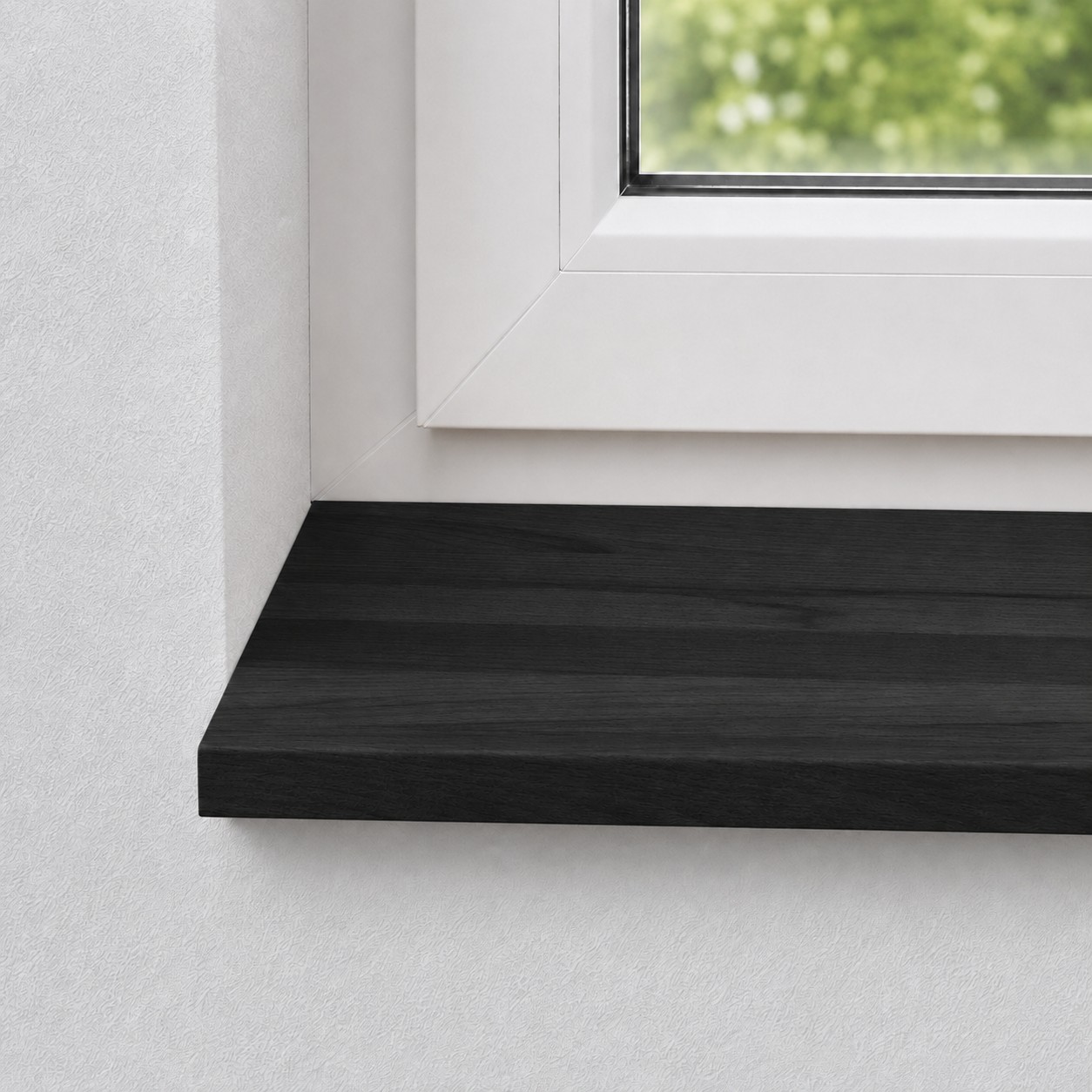 Fensterbank aus massiver, gedämpfter Kernbuche mit durchgehenden Lamellen