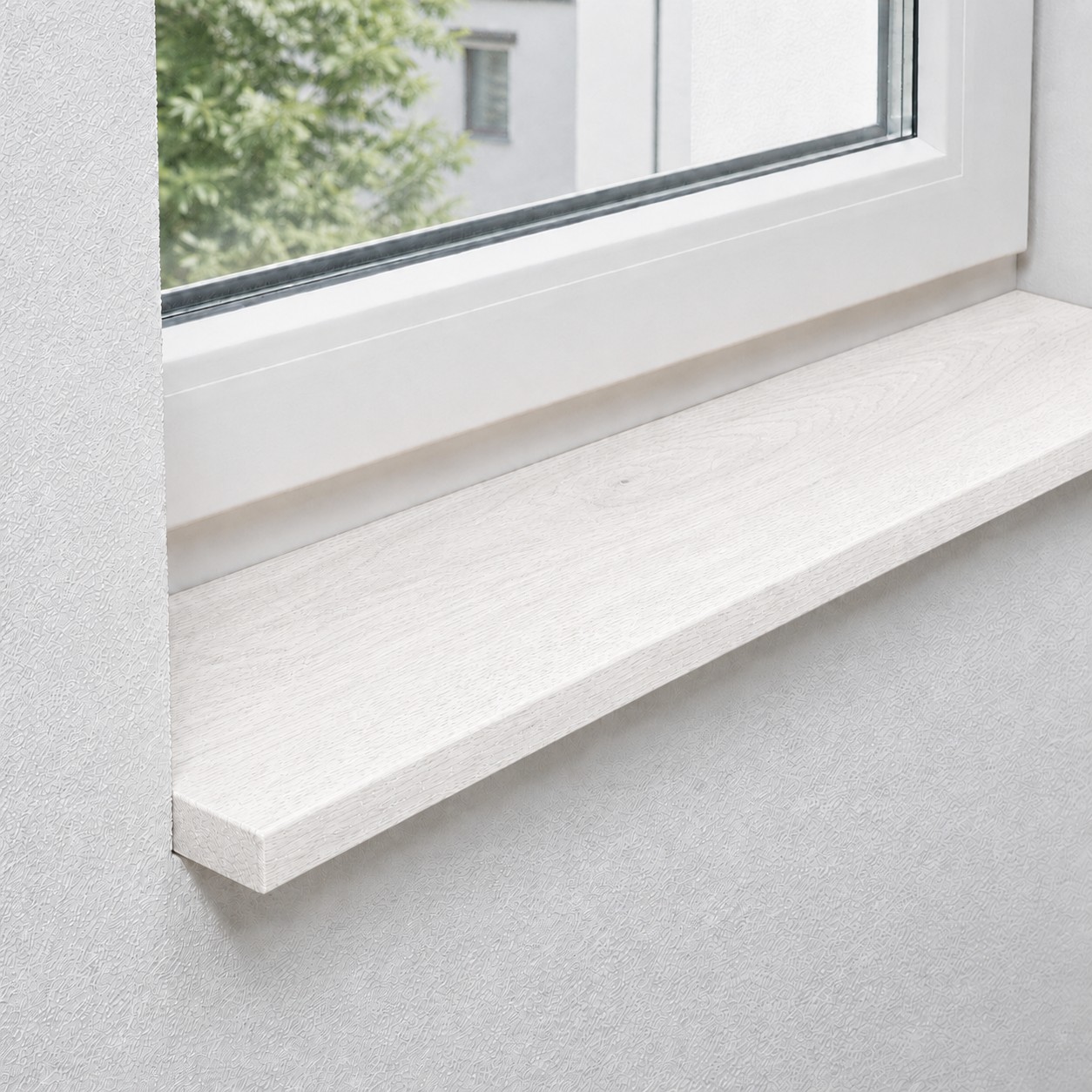 Fensterbank aus massiver, astreiner Eiche mit durchgehenden Lamellen