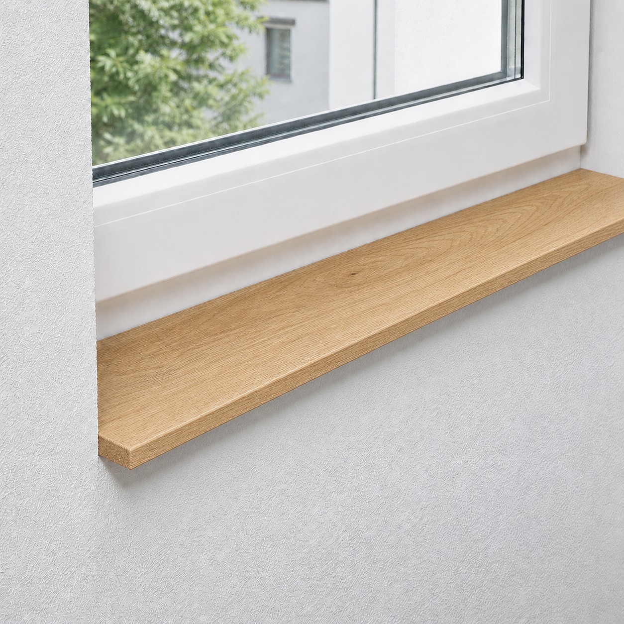 Fensterbank aus massiver, astreiner Eiche mit durchgehenden Lamellen
