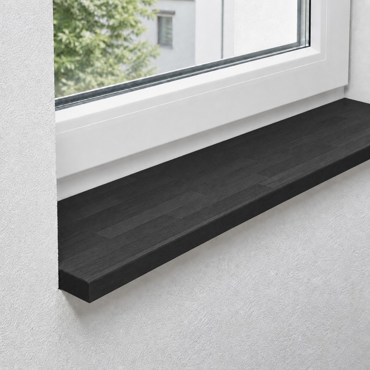 Fensterbank aus massiver, gedämpfter Buche mit keilgezinkten Lamellen