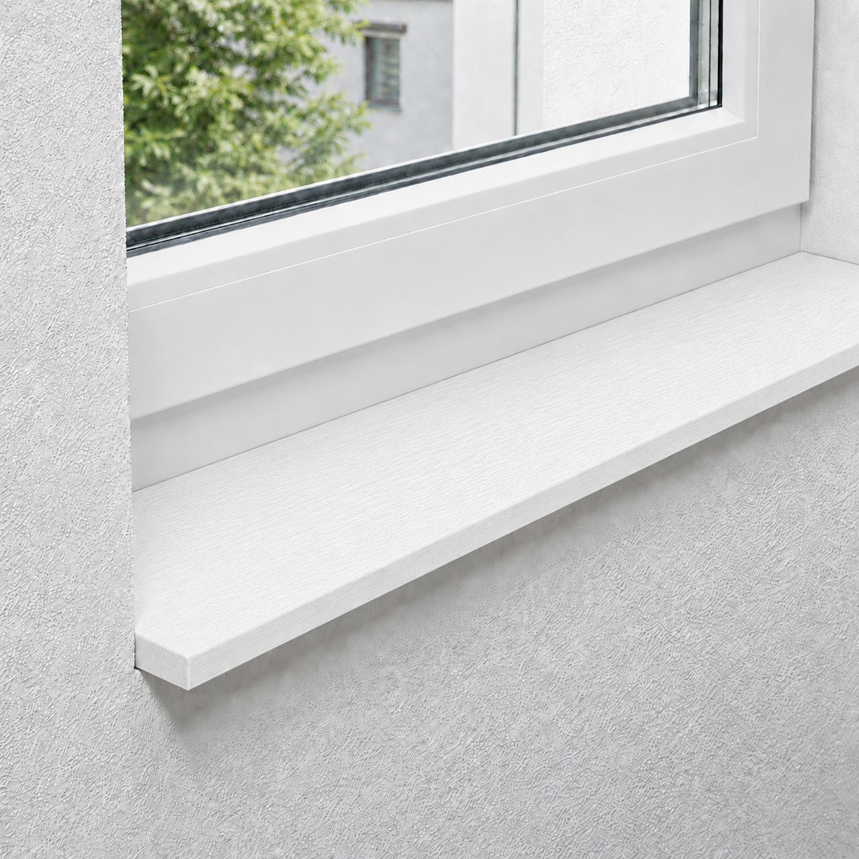Fensterbank aus massiver, gedämpfter Buche mit durchgehenden Lamellen