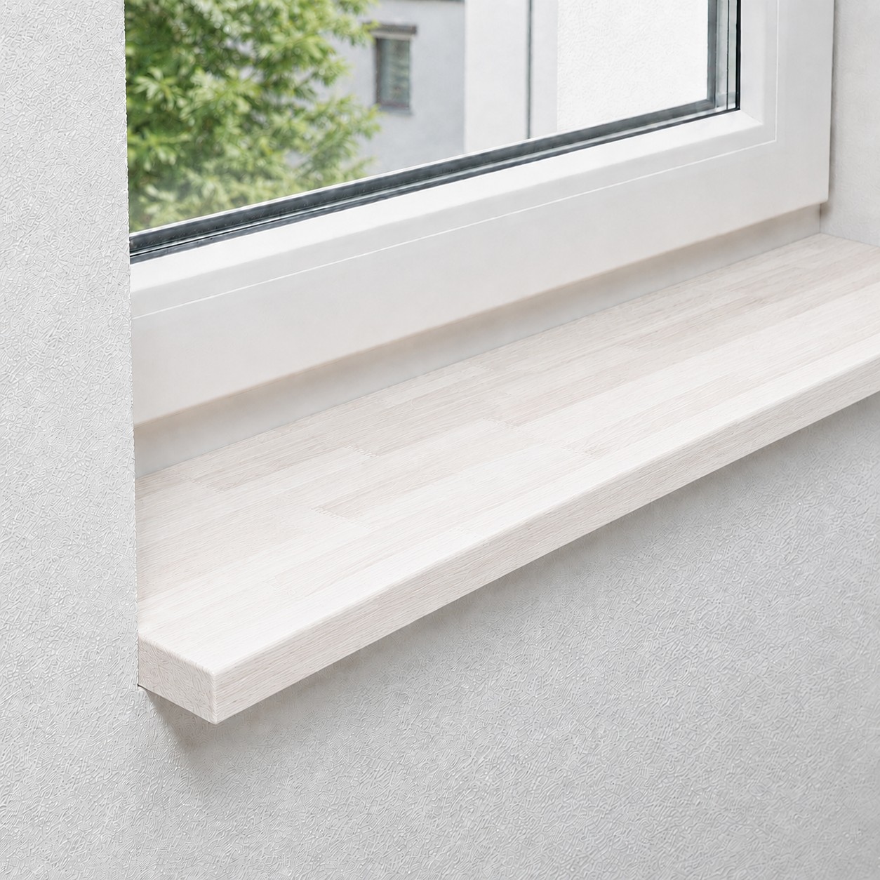 Fensterbank aus massiver, gedämpfter Kernbuche mit keilgezinkten Lamellen