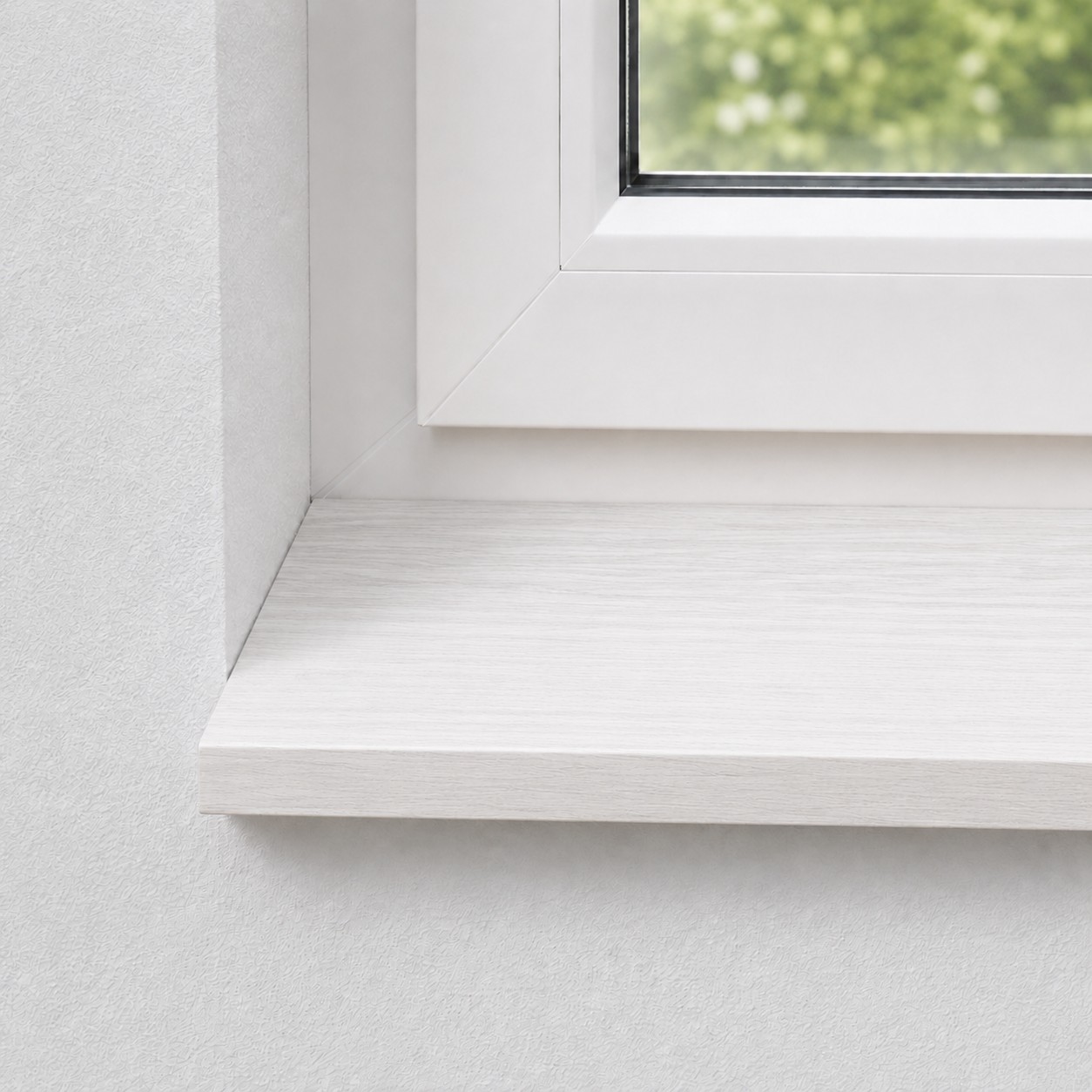 Fensterbank aus massiver, gedämpfter Buche mit durchgehenden Lamellen