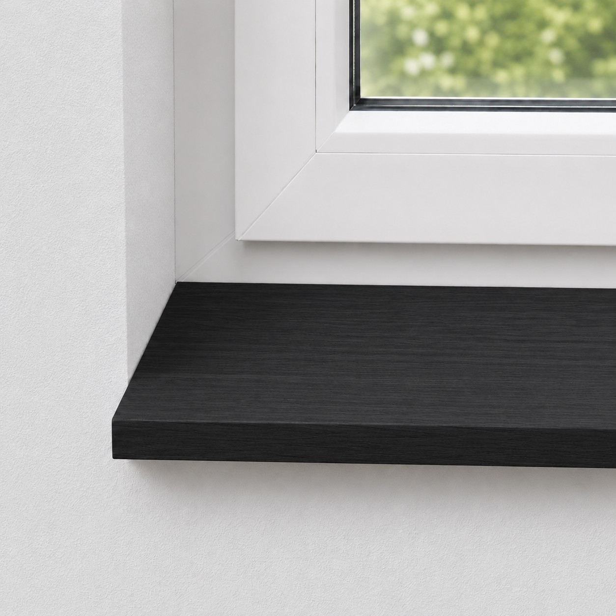 Fensterbank aus massiver, gedämpfter Buche mit durchgehenden Lamellen