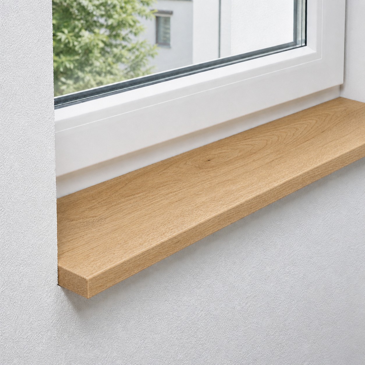 Fensterbank aus massiver, astreiner Eiche mit durchgehenden Lamellen