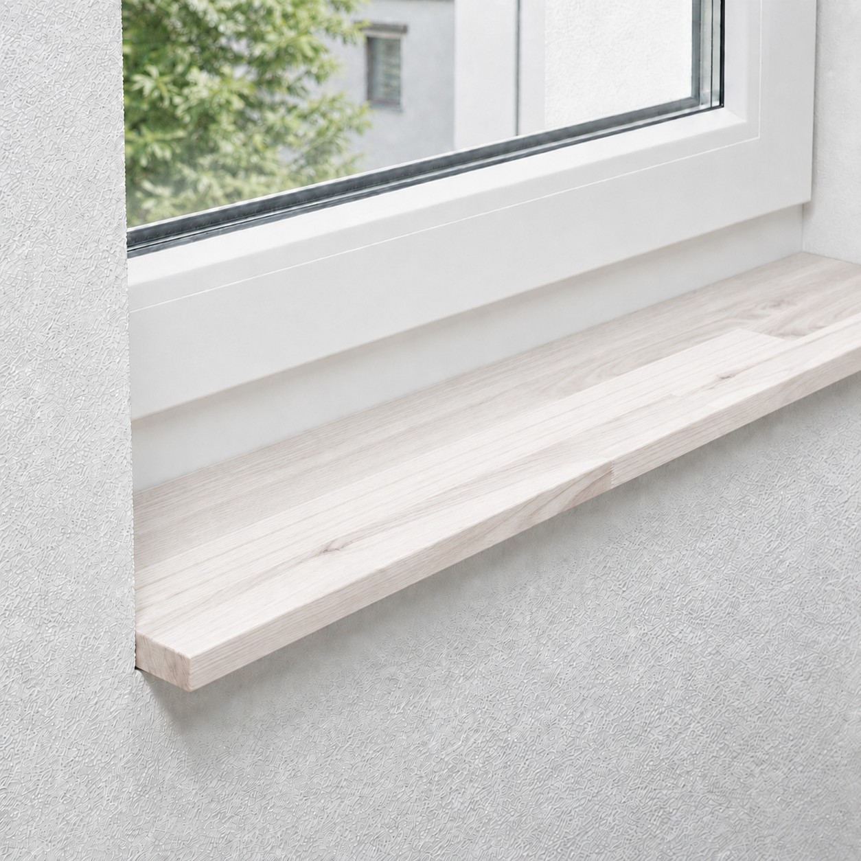 Fensterbank aus massiver, gedämpfter Kernbuche mit durchgehenden Lamellen